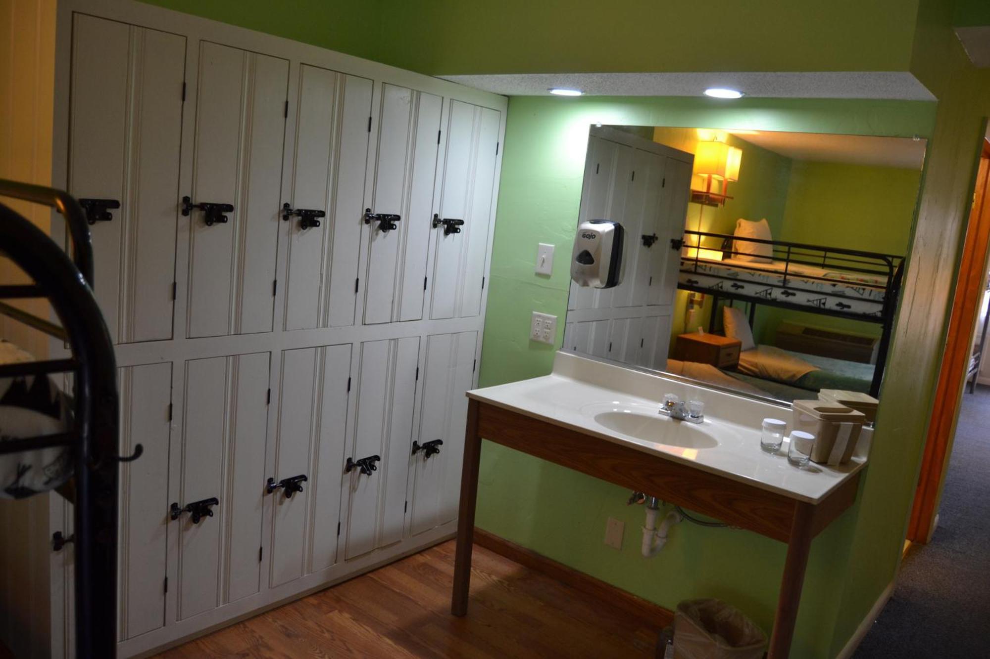 Cascades Inn Bloomington Bagian luar foto